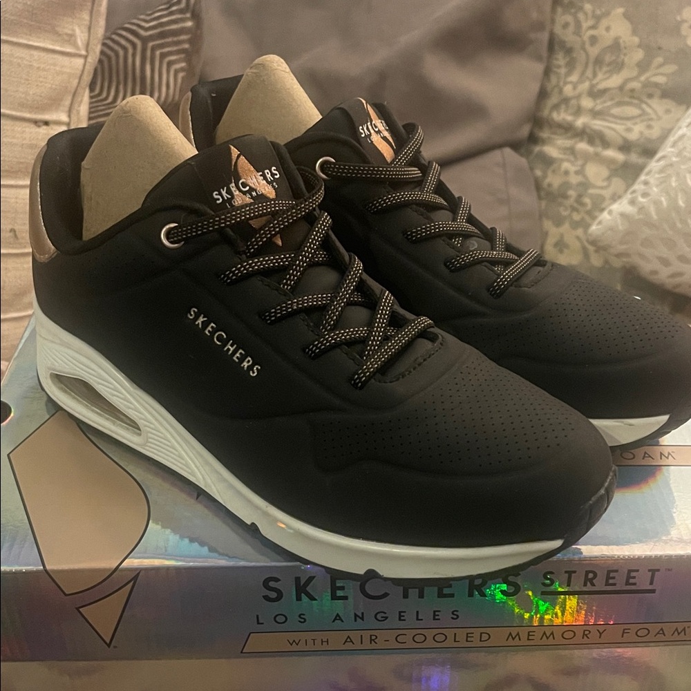 Skechers Black and White Women's Sneakers